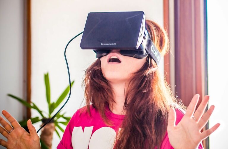 See how you can propose a Girl using VR Headset.